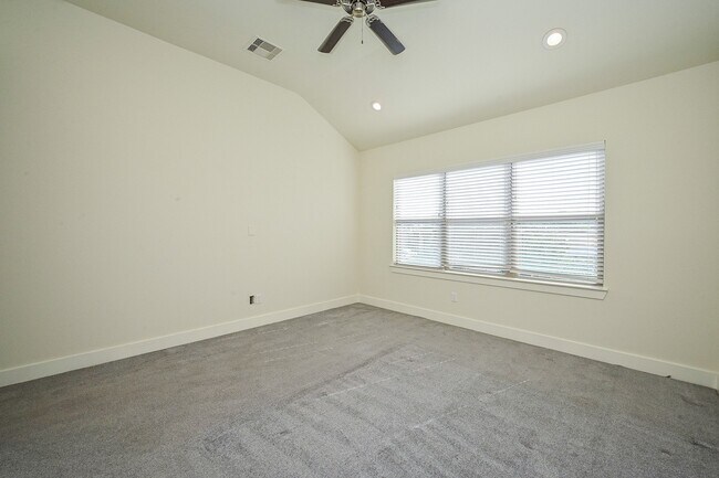 Building Photo - 1106 Fuschia Rd