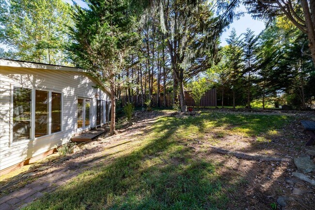 Building Photo - 1102 Mourning Dove Dr