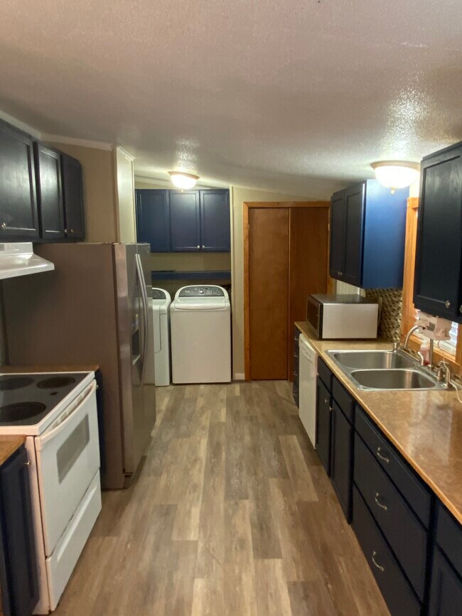 Full Kitchen. Refrigerator Washer and Dryer - 204 Romero St