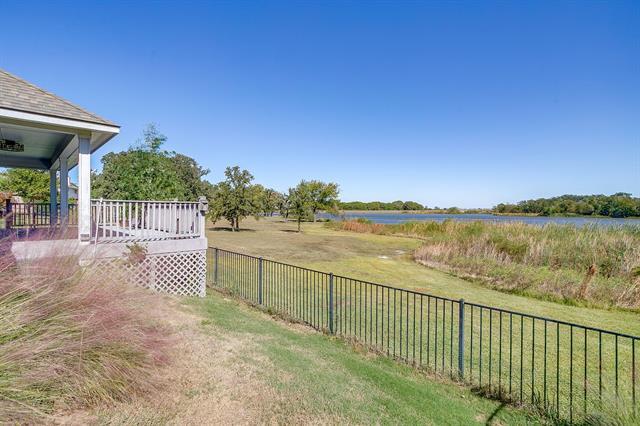 Building Photo - 3025 Shoreline Dr