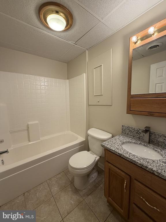 Building Photo - 218 Tudor Dr