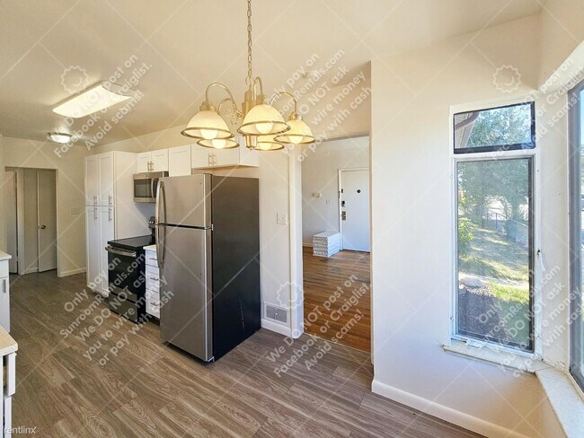Building Photo - 2 br, 1 bath Duplex - 4300 S Acoma St