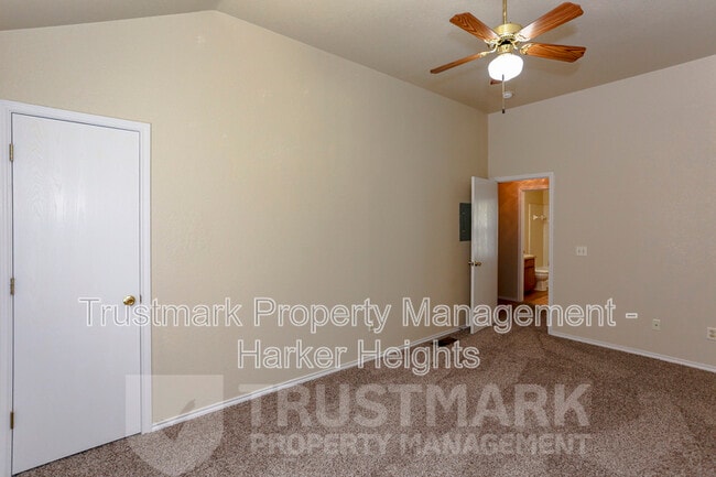 Building Photo - 4005 Madison Dr