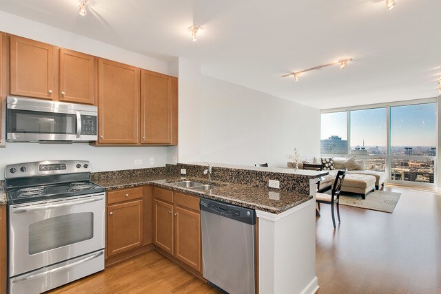 Building Photo - 1901 S Calumet Ave