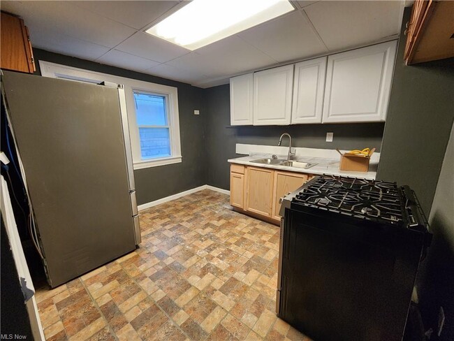 Building Photo - 3573 W 120th St