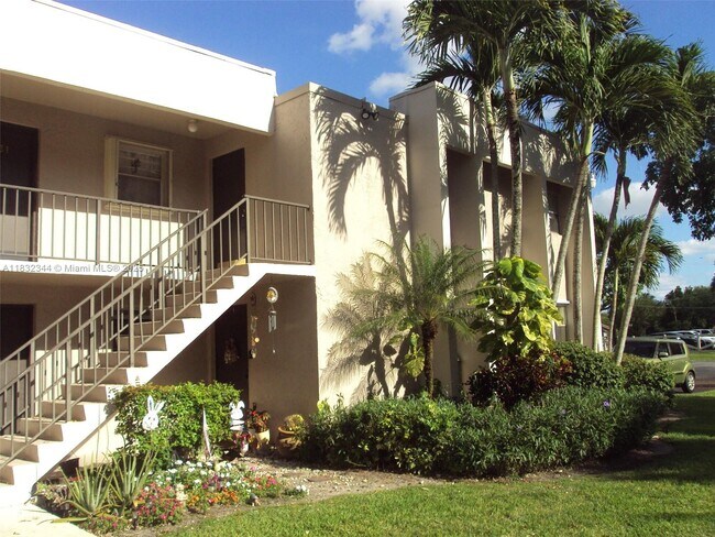 Primary Photo - 8530 Old Country Manor
