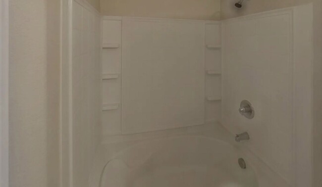 Building Photo - Stylish 3-Bedroom Residence Perfect for Family Living