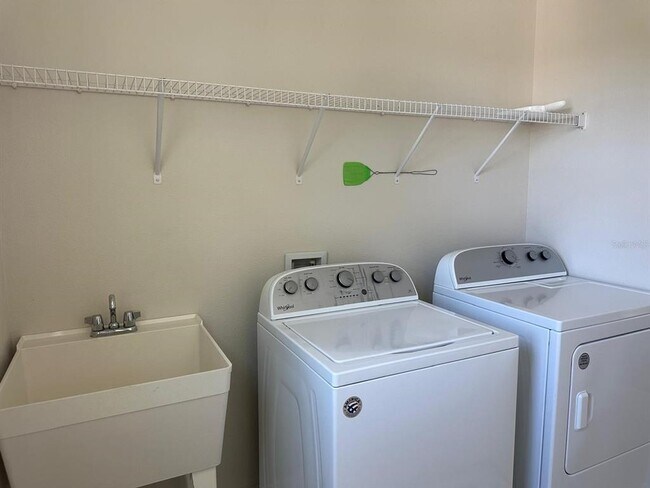 Building Photo - 2510 Sanderling St