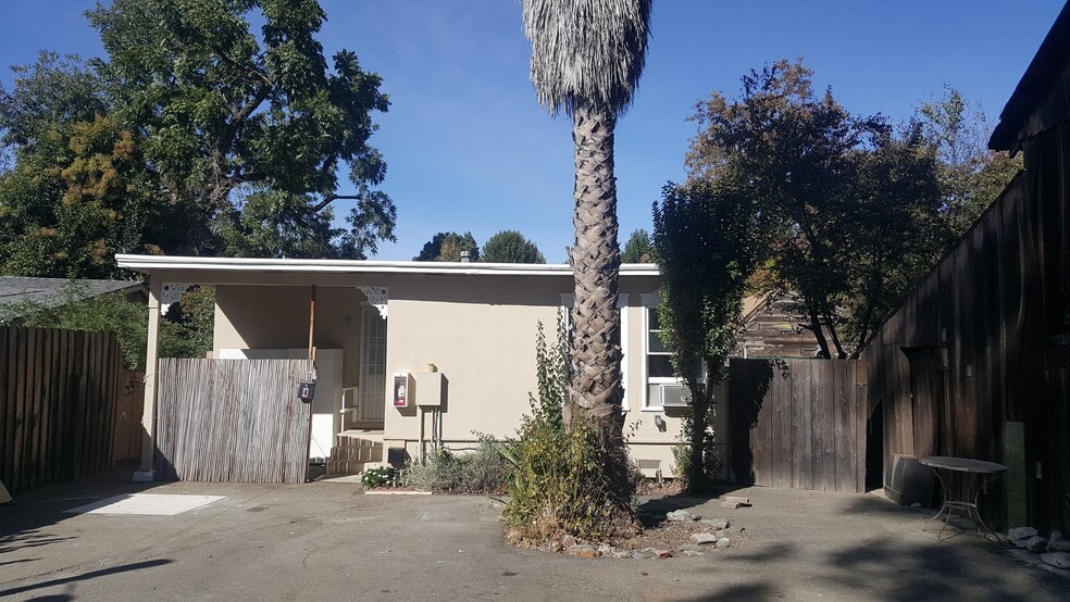 Building Photo - 663 Rose Ave