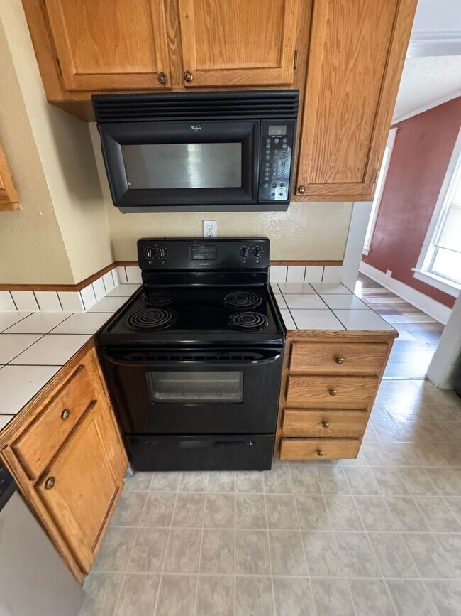 Building Photo - 416 Cascade St