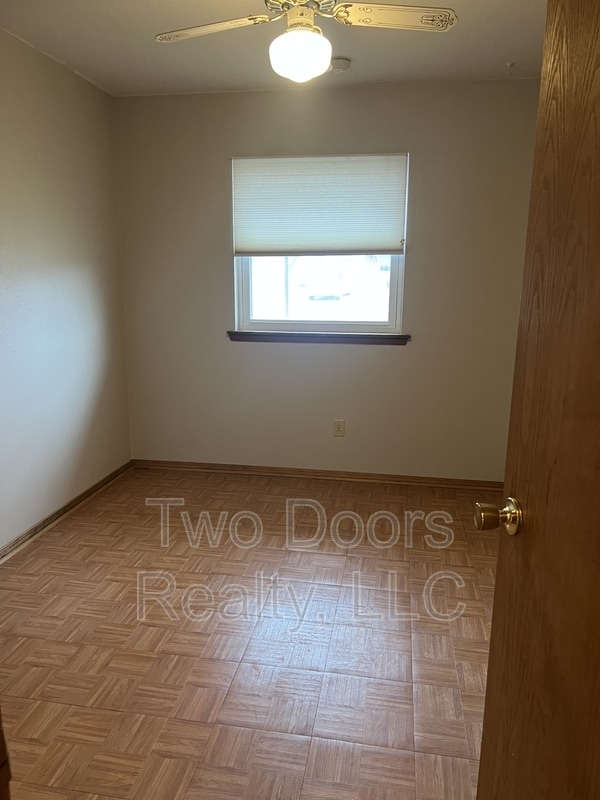 Building Photo - 425 S Dallas Ave