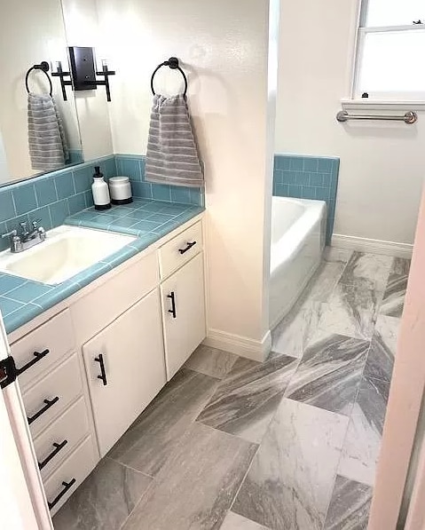 Building Photo - 1083 Thompson Ave