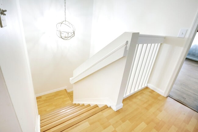 Building Photo - 6420 Park Lake Cir