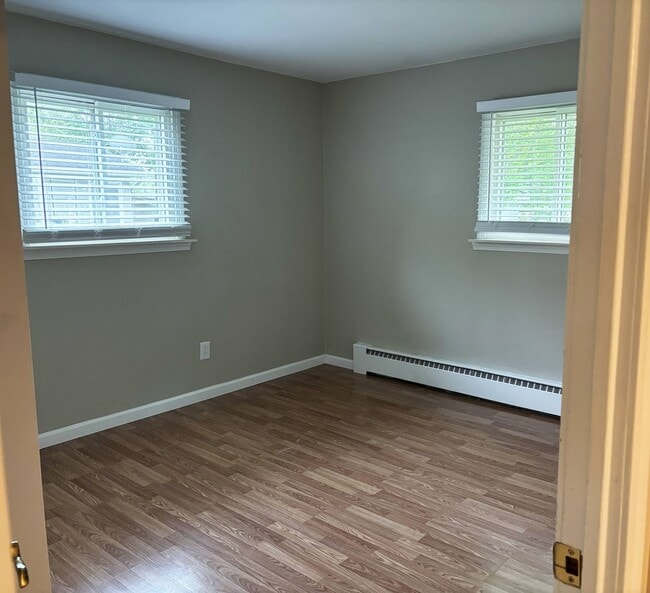 Building Photo - Chelsea Downtown Area 3-bedroom Ranch