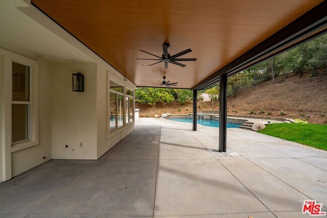 Building Photo - 18500 St Moritz Dr