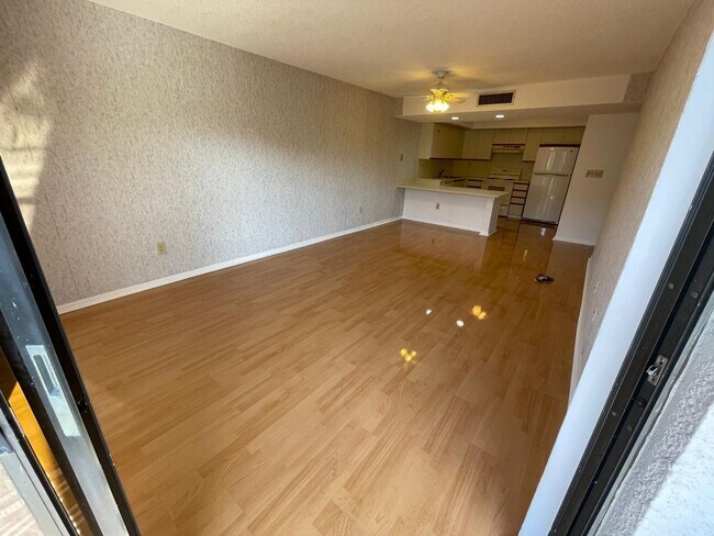 Building Photo - Calusa 403DN