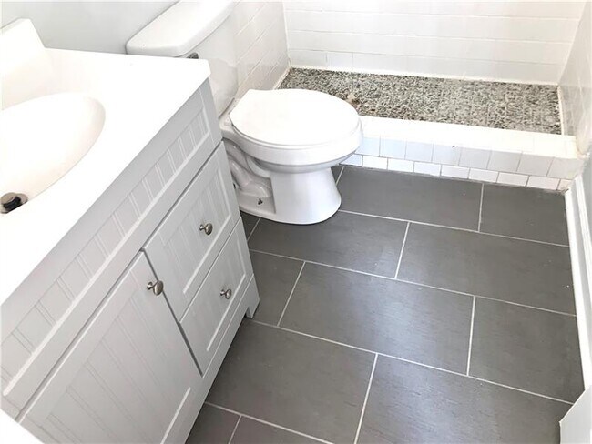 Building Photo - 145 Northwood Dr