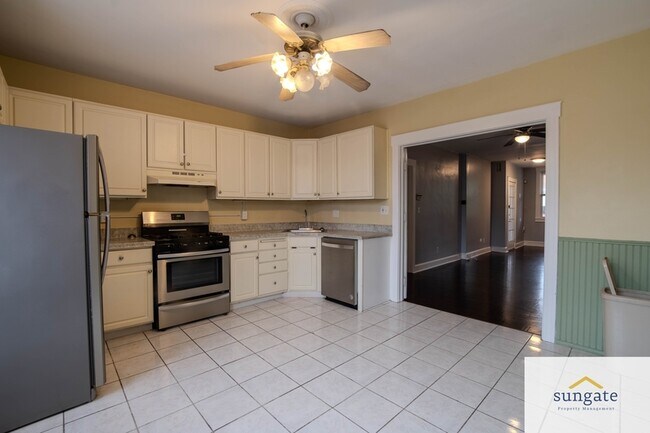 Building Photo - 414 Elrino St