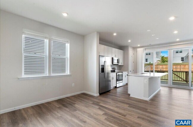 Building Photo - 407 Meadows Dr