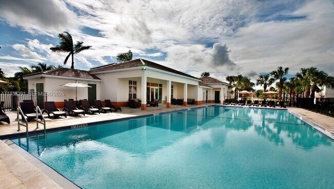 Building Photo - 218 SW 6th Pl