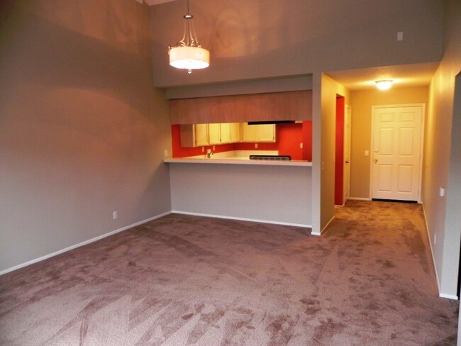 Building Photo - **COMING SOON**  LONG BEACH 2BR/2BA CONDO