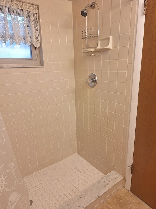 Building Photo - PELICAN COVE WEST 2BR 2BA WITH GARAGE FOR RENT