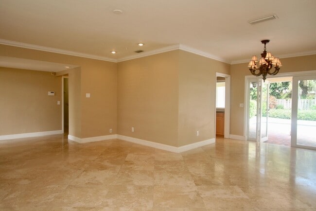 Building Photo - 839 Malaga Dr