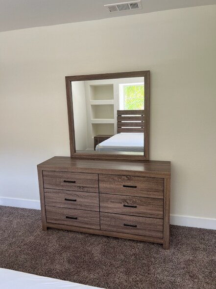 Building Photo - 8550 Rolling Hills Dr