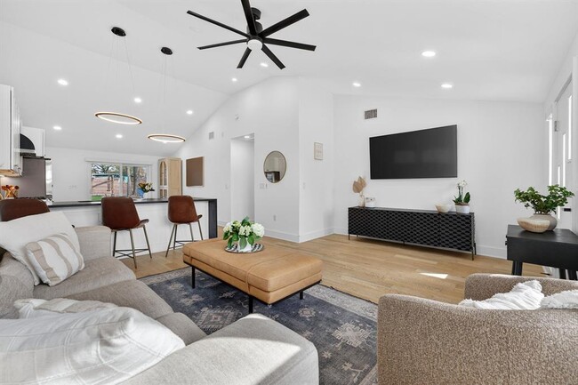 Building Photo - 504 W Croslin St