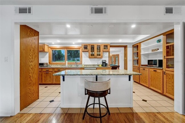 Building Photo - 6659 Lake Cane Dr