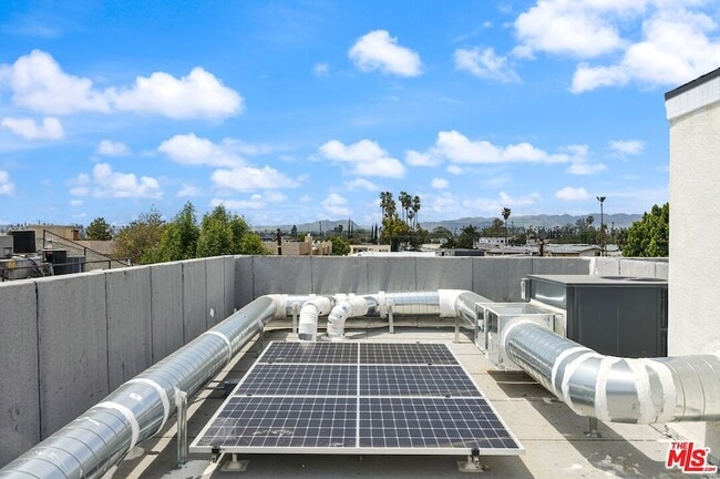 Building Photo - 7306 Independence Ave