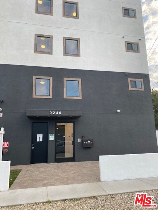 Building Photo - 9240 National Blvd