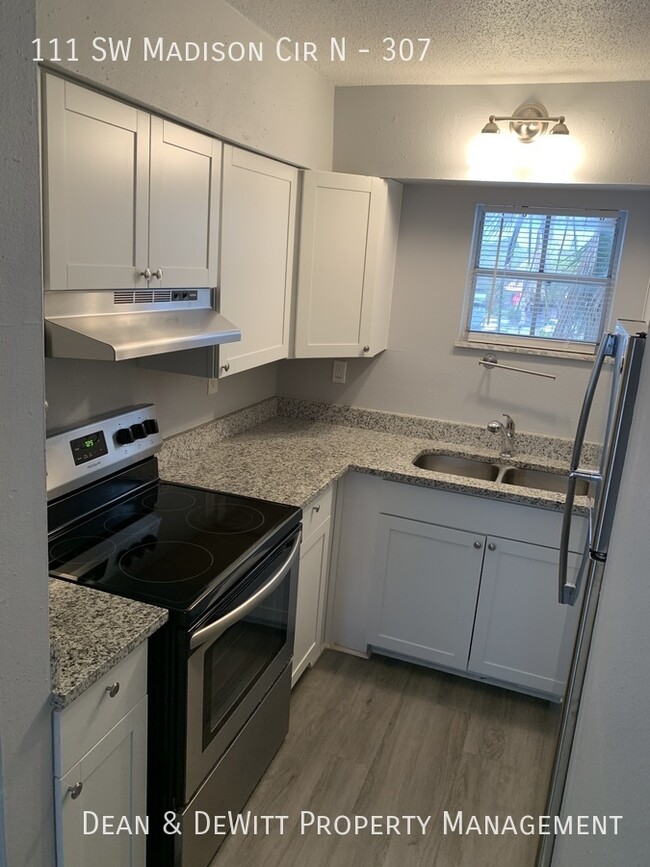 Building Photo - Newly Renovated 1/1 Apt For Rent