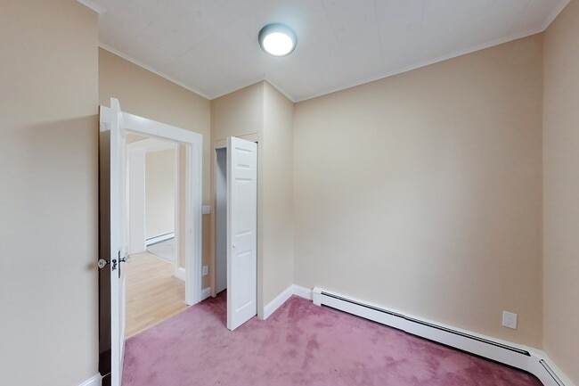 Building Photo - 42 Planten Ave