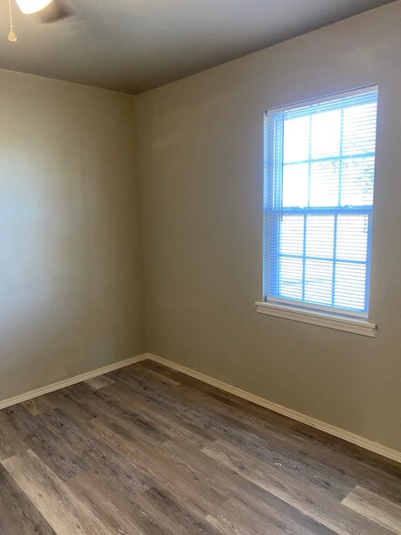 Building Photo - 3311 8th St