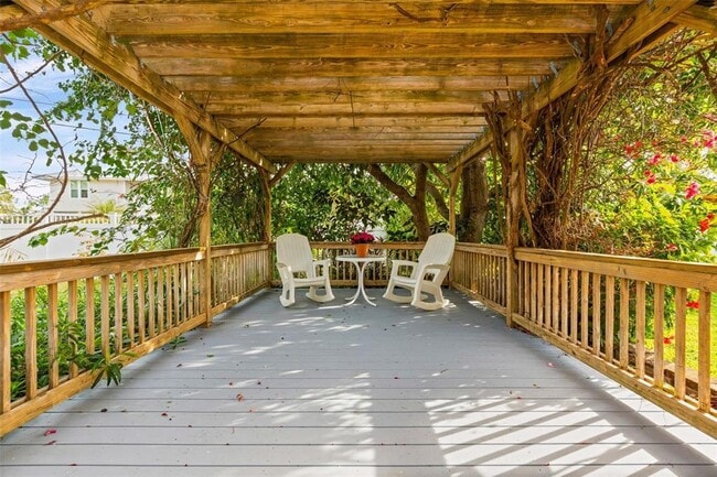 Building Photo - 7215 Westmoreland Dr