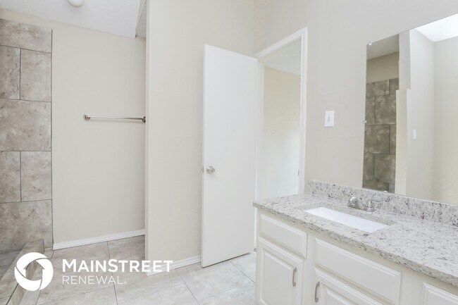 Building Photo - 1144 Paintbrush St