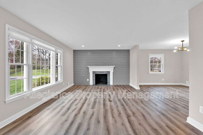 Building Photo - 2215 Lida Ct