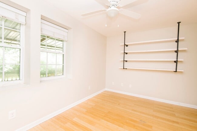 Building Photo - 3 Bedroom Home with Spacious Back yard Close to NCSU!