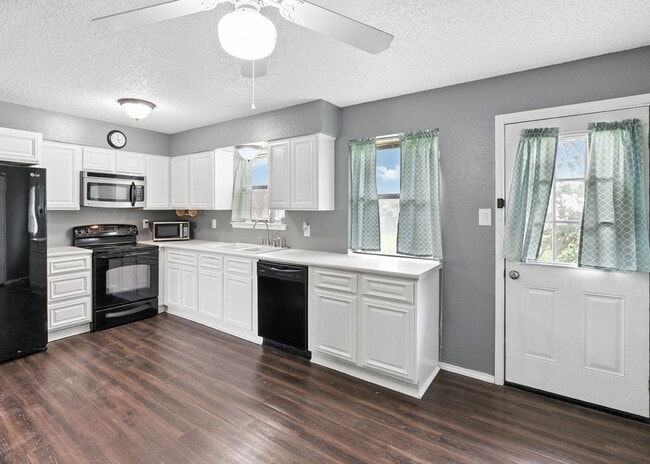 Building Photo - 600 N Cunningham St