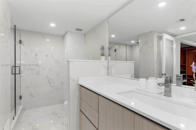 Building Photo - 1717 N Bayshore Dr