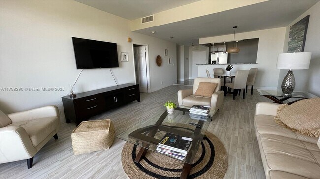 Building Photo - 2500 Parkview Dr