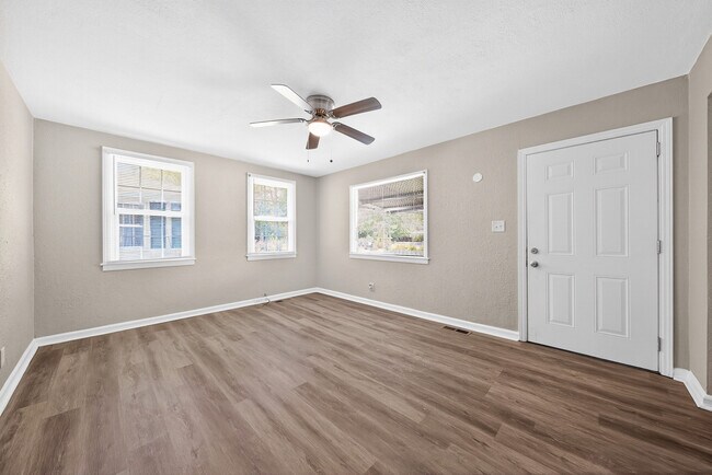 Building Photo - 2848 Blan St