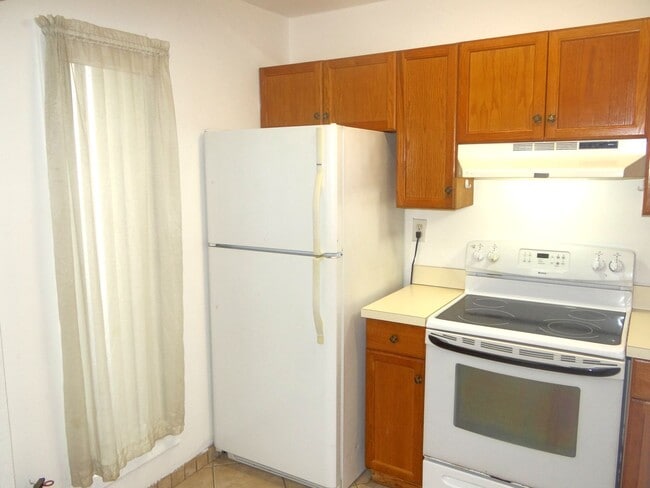 Building Photo - 1/1 condo in the heart of Clearwater - Mov...