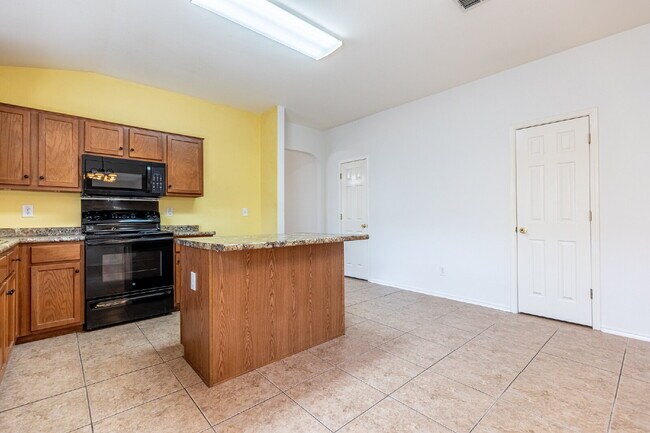 Building Photo - 8914 Walnut Springs