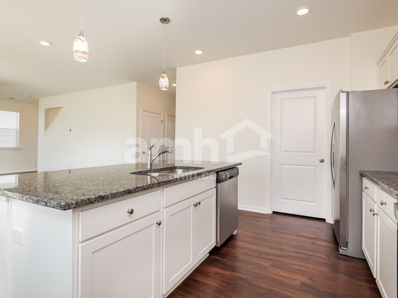 Building Photo - 203 Bushwood Dr