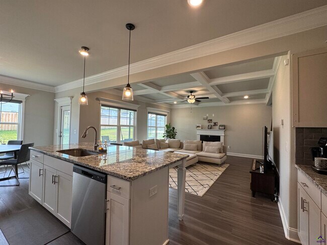 Building Photo - 807 Harley Farms Dr