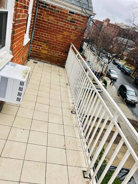 Building Photo - 135-32 82nd Ave