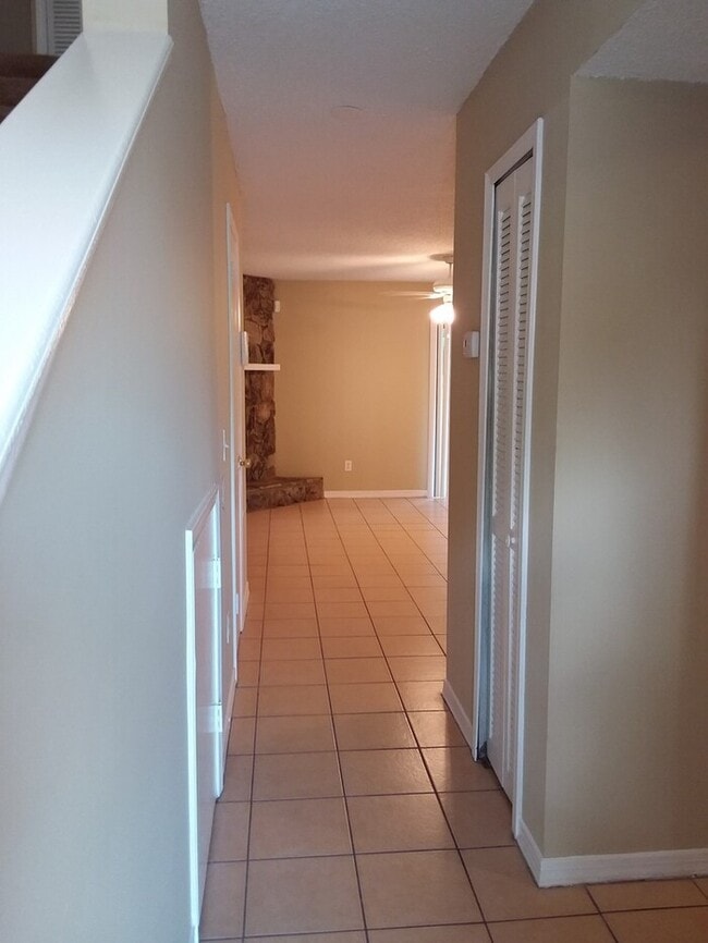 Building Photo - 2 bedroom 2 1/2 bath townhome in Arlington
