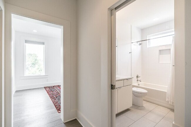 Building Photo - 3BR Germantown Townhome in the Heart of Nashville